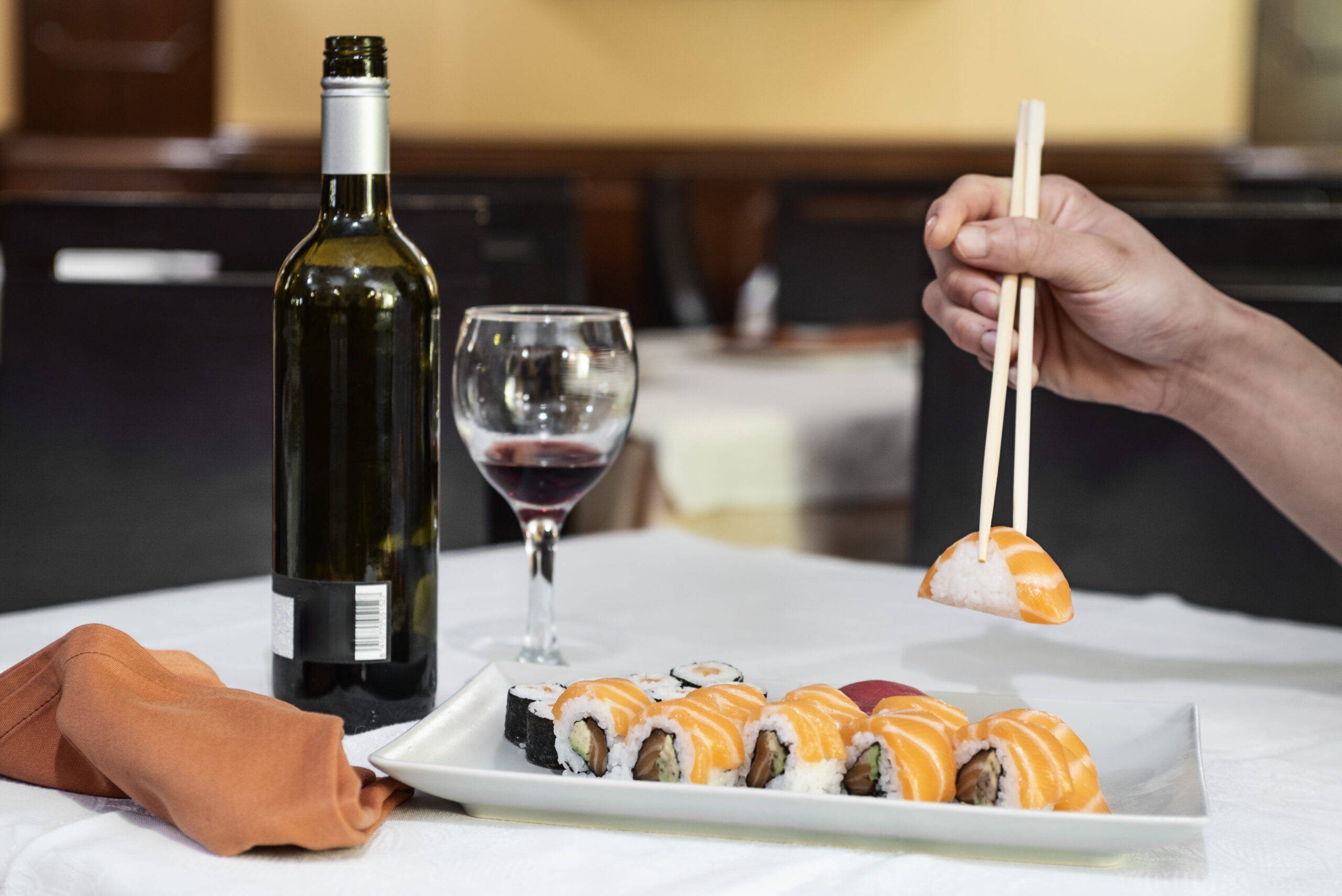 Como harmonizar sushi com vinhos espumantes e saques scaled Como harmonizar sushi com vinhos espumantes e saques scaled